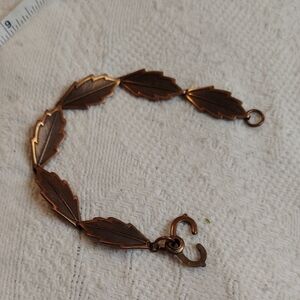 Elegant Leaf Design Bracelet in Copper Tone